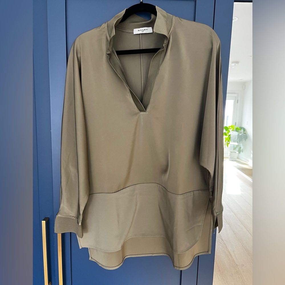 Brian Bailey olive green Tunic with side slits. Women’s small.